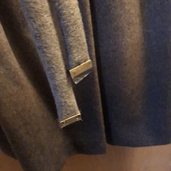 Full length Hugo Boss coat with hood. - Picture 3 of 10